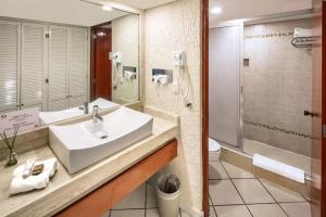 Beach suite with lagoon view in Cancun