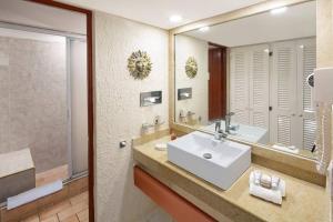 Beach suite with lagoon view in Cancun