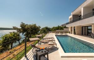 Lovely Home In Posedarje