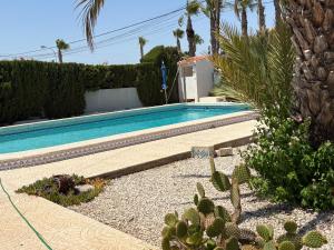 Ideal pool chalet WBR