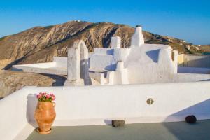 Skyline Villa Santorini Greece