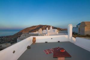 Skyline Villa Santorini Greece