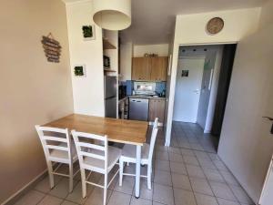 Appartements Charmant appartement vue piscine parc tropical Residence vacances Golfe-Juan : photos des chambres