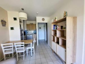 Appartements Charmant appartement vue piscine parc tropical Residence vacances Golfe-Juan : photos des chambres