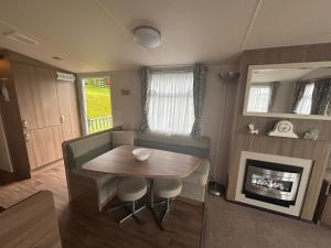 Green Heaven at Clarach Bay Spacious 3 BedPet Friendly Luxury Steps from the Sea