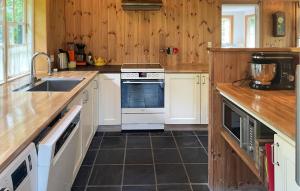 Cozy Home In Sjællands Odde With Wifi