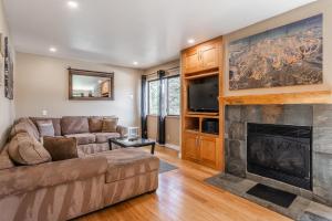 Mammoth Ski Racquet Club 32 - Newly Remodeled Pet Friendly