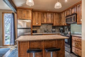 Mammoth Ski Racquet Club 32 - Newly Remodeled Pet Friendly