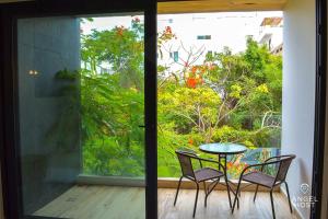 Studio on 5th, PVT Balcony, Oceanview Roof Pool