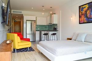 Studio on 5th, PVT Balcony, Oceanview Roof Pool