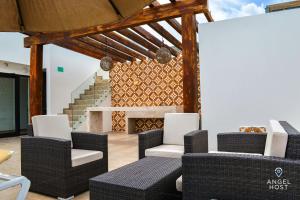 Studio on 5th, PVT Balcony, Oceanview Roof Pool