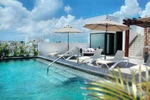 Studio on 5th, PVT Balcony, Oceanview Roof Pool