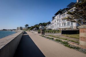 Appartements Les Roches Blanches T2 piscine et vue mer : photos des chambres