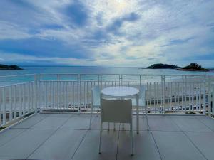 Beg Leguer T2 trebeurden piscine et vue mer