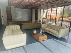 Luxury one bedroom apartment, high amenities