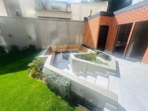 Luxury one bedroom apartment, high amenities