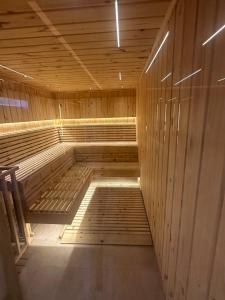 Luxury one bedroom apartment, high amenities