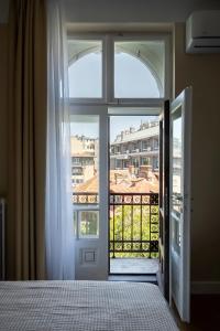 Classic 3BR Loft Overlooking Cismigiu Gardens, Two bathrooms, Balconies