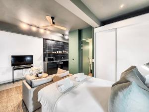 Loadshedding free, Secure, Rooftop Pool- Wifi