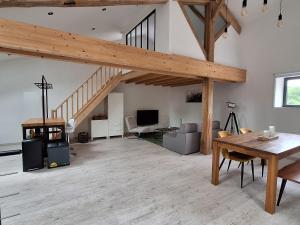 Maisons de vacances Charmante maisonnette entre foret et detente avec spa et WIFI - FR-1-589-786 : photos des chambres