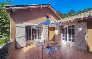 Maisons de vacances Awesome Home In Ferrieres-Poussarou : photos des chambres