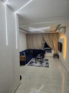 ستديو في كمباوند وان قطاميه المعادي الطريق الدائري القاهره