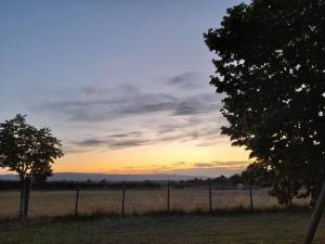 Maisons de vacances Gite campagnard avec poele, jardin clos et WIFI - FR-1-496-113 : photos des chambres