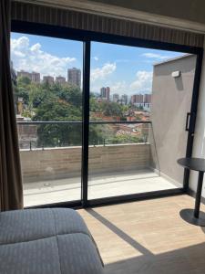 Apartamento con vista y aire acondicionado cerca a El Tesoro