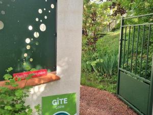 Maisons de vacances Gite charmant avec jardin, terrasse et tout confort a Saint-Galmier - FR-1-496-293 : photos des chambres