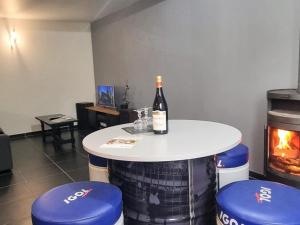 Maisons de vacances Gite 80m² avec jardin privatif, garage pour motos, a proximite des sentiers de randonnee et circuits VTT. - FR-1-496-319 : photos des chambres