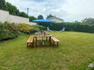 Maisons de vacances Gite 80m² avec jardin privatif, garage pour motos, a proximite des sentiers de randonnee et circuits VTT. - FR-1-496-319 : photos des chambres