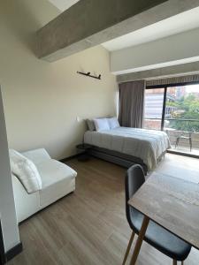 Apartamento con vista y aire acondicionado cerca a El Tesoro
