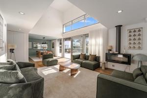 Luxury 4BR Villa w Pool & Cinema Golf | By Airnest