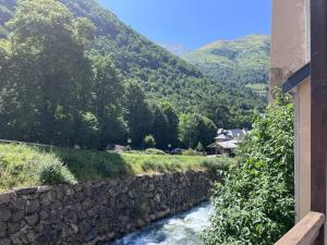 Rénové, balcon, centre Cauterets - FR-1-812-140