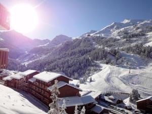 Charmant 2 pièces, skis aux pieds, superbe vue - FR-1-182-267