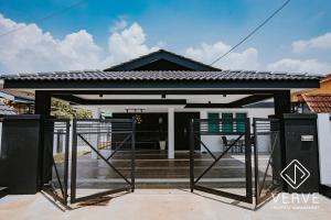 Ipoh Lazy Private Club House 4B3B by Verve 14 pax