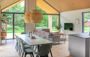 Cozy Home In Glesborg With Sauna