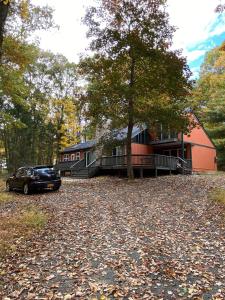 Paradise Uncovered Chalet Near Lake
