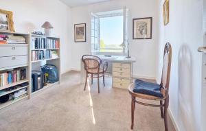 Maisons de vacances Nice Home In Marnac With Wifi : photos des chambres