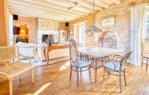 Maisons de vacances Nice Home In Marnac With Wifi : photos des chambres