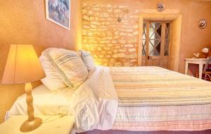 Maisons de vacances Nice Home In Marnac With Wifi : photos des chambres