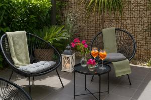 The modern palm Garden Apartment