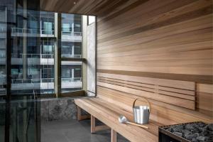 Lonsdale Luxury - Melbourne Views, Gym, Pool