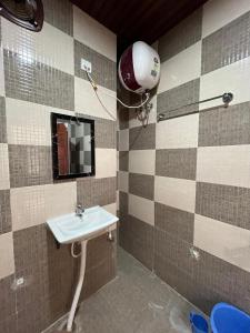 RR Grand Hotel and Banquet Hall