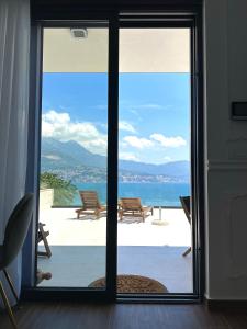 Azurno Pristaniste 3