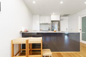 Retro Gallery Escape in the Heart of Braddon - Hosted by Canstay