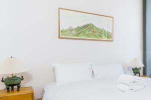 Retro Gallery Escape in the Heart of Braddon - Hosted by Canstay