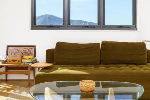 Retro Gallery Escape in the Heart of Braddon - Hosted by Canstay