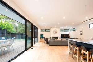 Canterbury Jetty Luxury Escape
