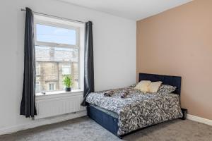 Unique 3 Bedrooms, 3 Ensuite, FREE WiFi, Private Parking